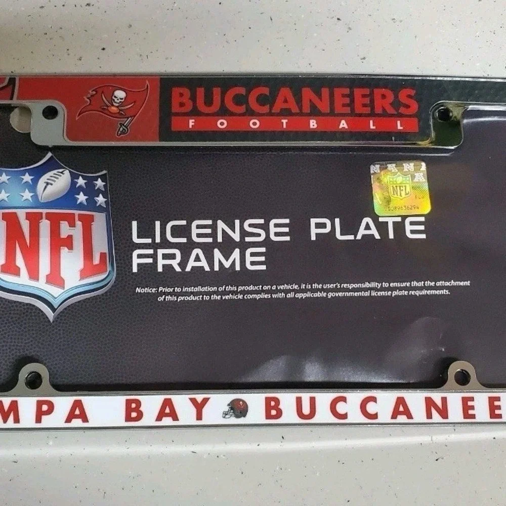 Tampa Bay Buccaneers Metal License Plate Frame Chrome Tag Cover‎ All Over...
